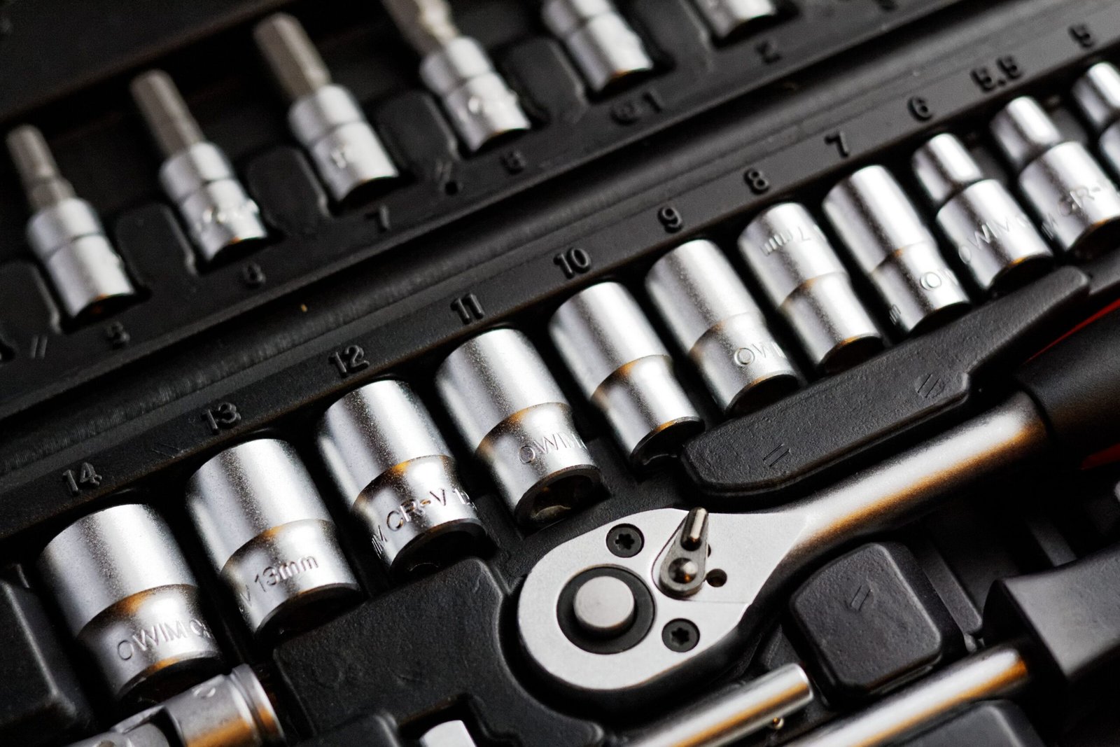Mechanic tool boxes and roller cabinets
